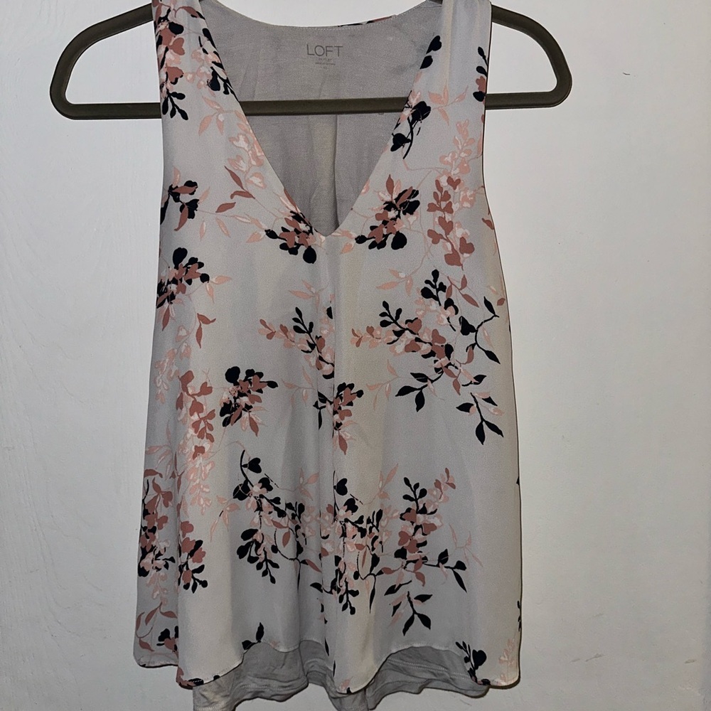 LOFT Outlet Soft Gray Sleeveless V-Neck w/Floral Print
